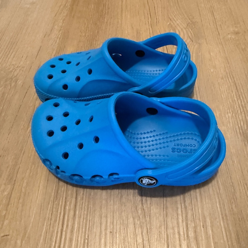 CROCS Blue Sandals with Ventilation and Pivoting Heel Strap